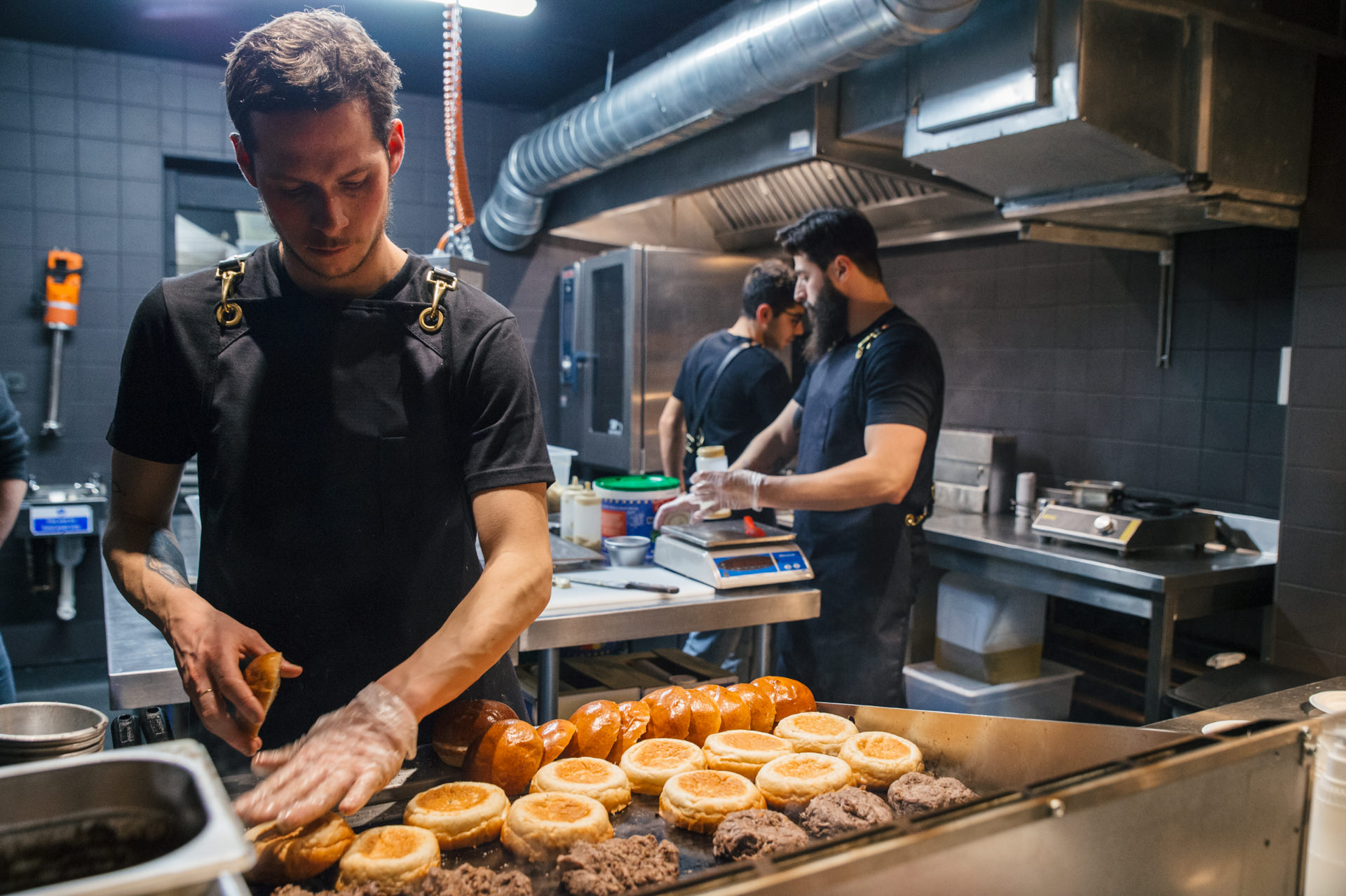 the patate burgers making
