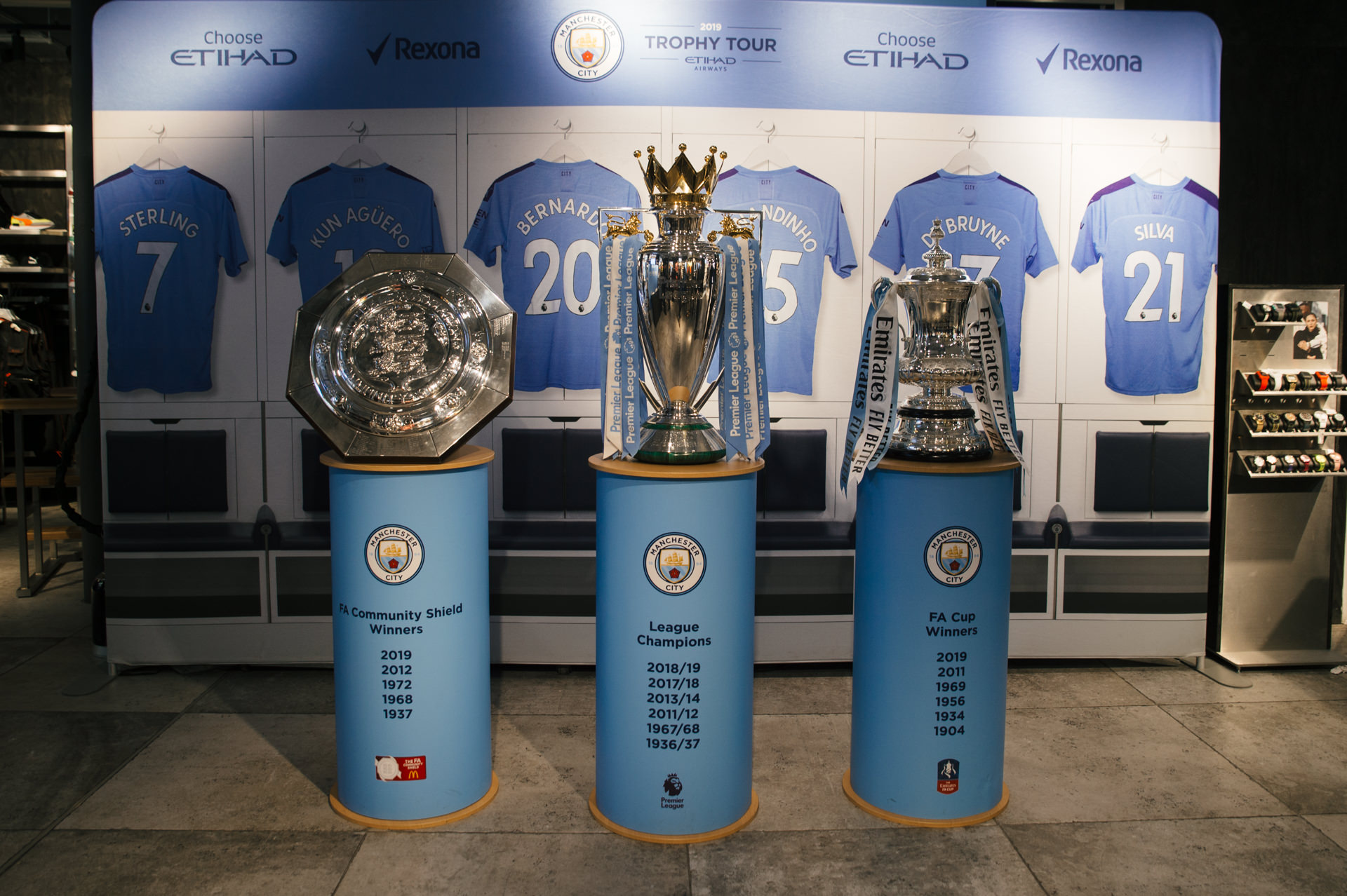 man city trophy at puma store london