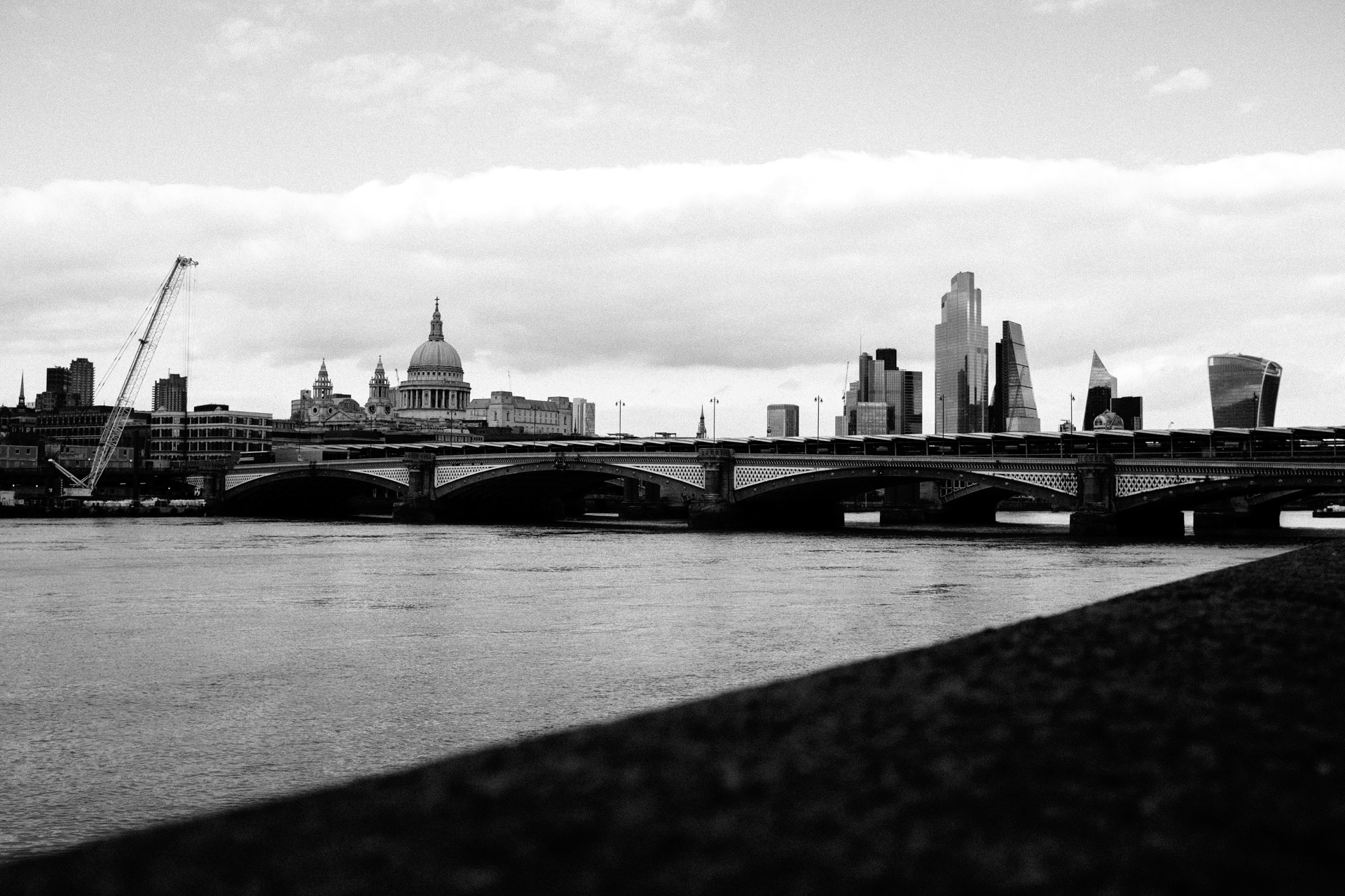 black and white london panorama (2)
