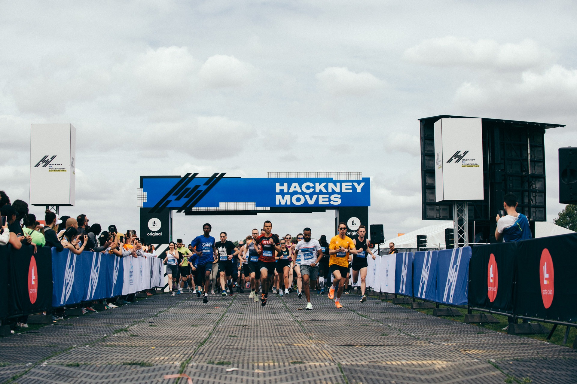 hackney moves marathon start line